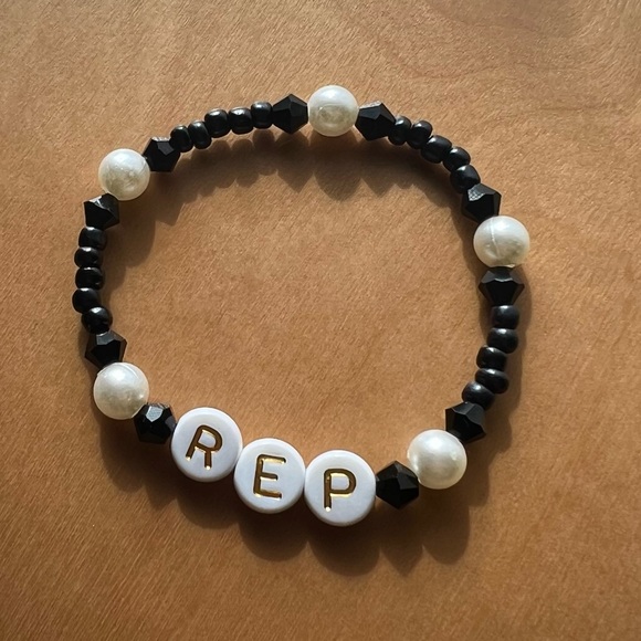 Taylor Swift REP reputation beaded friendship bracelet - Picture 2 of 3
